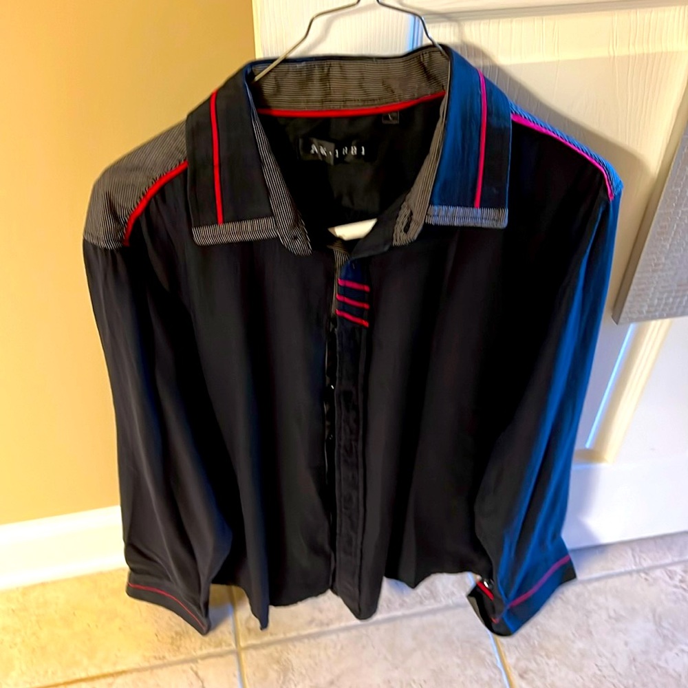 Long sleeve collared black dress shirt. Fashionable w/ red piping.
